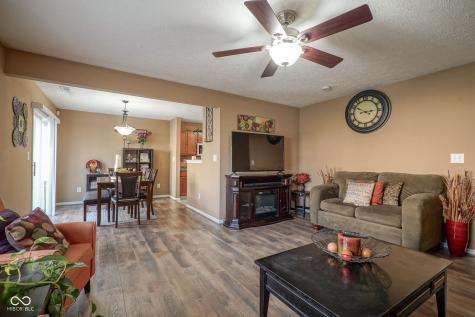 3693 Dayflower Way Indianapolis IN 46235