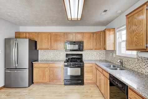 2102 Yosemite Drive Lebanon IN 46052