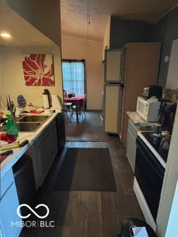 8527 Zephyr Drive Indianapolis IN 46217