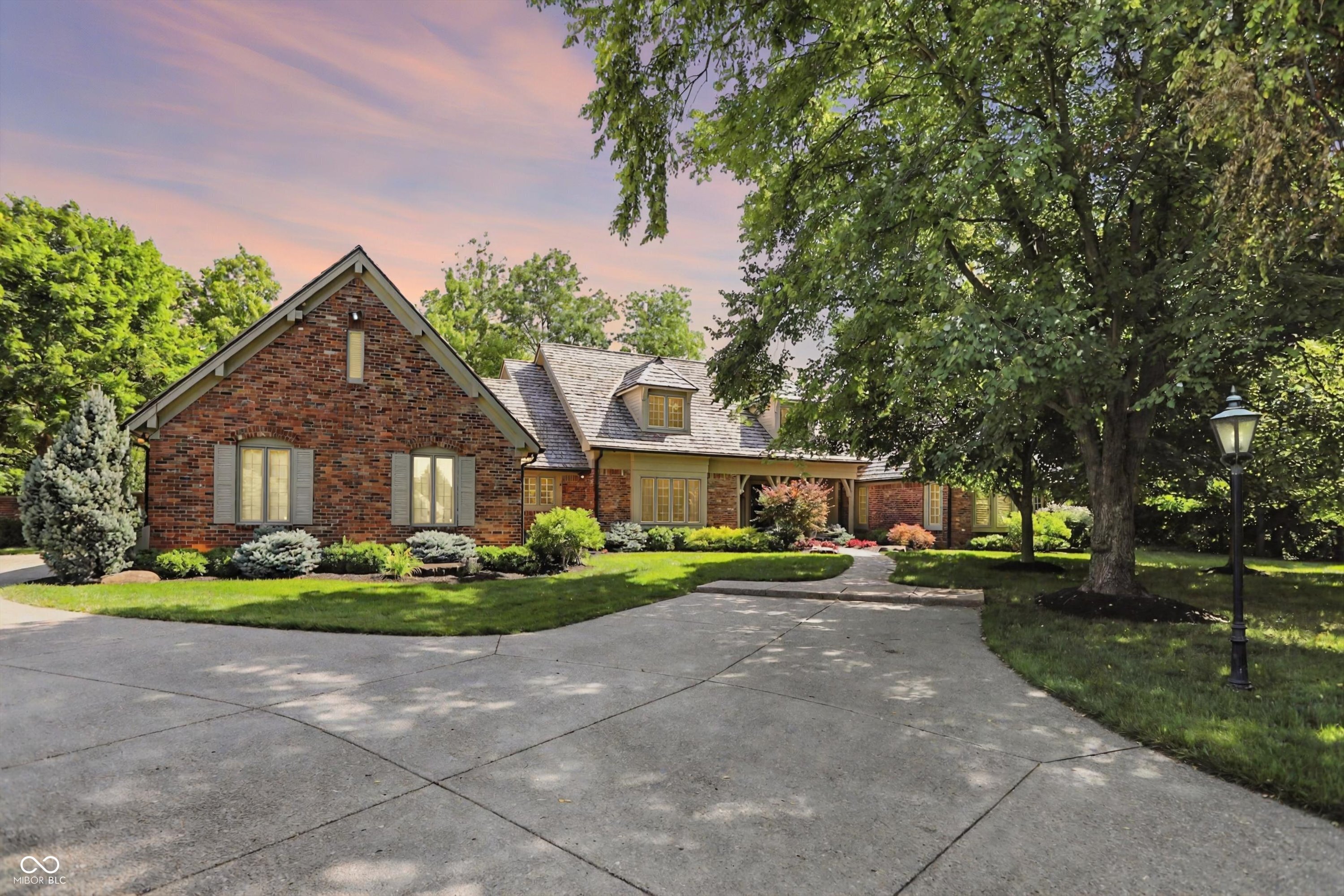 8661 Williamshire W Drive Indianapolis IN 46260