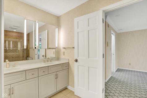 8661 Williamshire W Drive Indianapolis IN 46260
