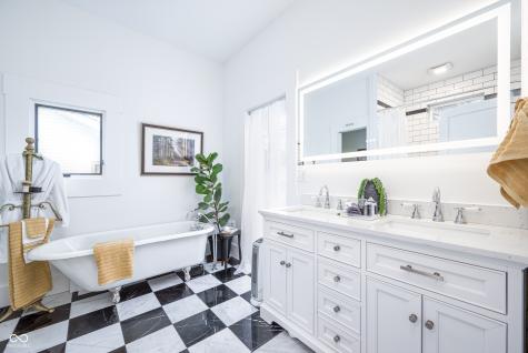 365 W Cedar Street Zionsville IN 46077