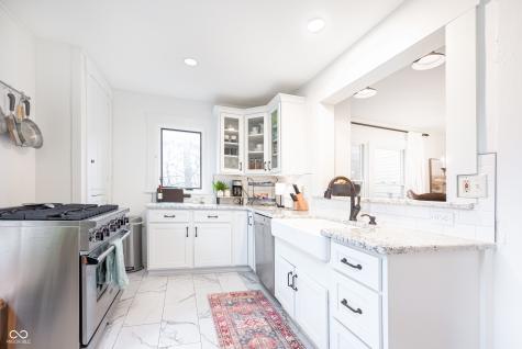 365 W Cedar Street Zionsville IN 46077