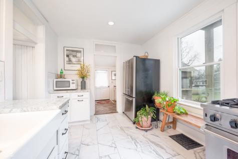 365 W Cedar Street Zionsville IN 46077
