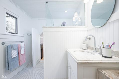365 W Cedar Street Zionsville IN 46077