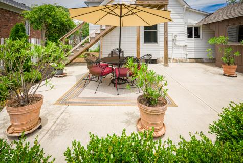 365 W Cedar Street Zionsville IN 46077