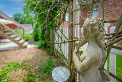365 W Cedar Street Zionsville IN 46077