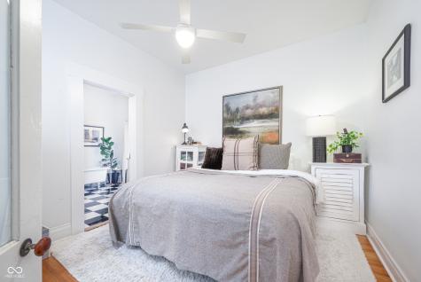 365 W Cedar Street Zionsville IN 46077
