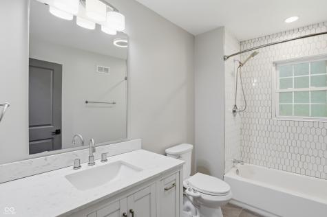 211 W Mckenzie Road Greenfield IN 46140