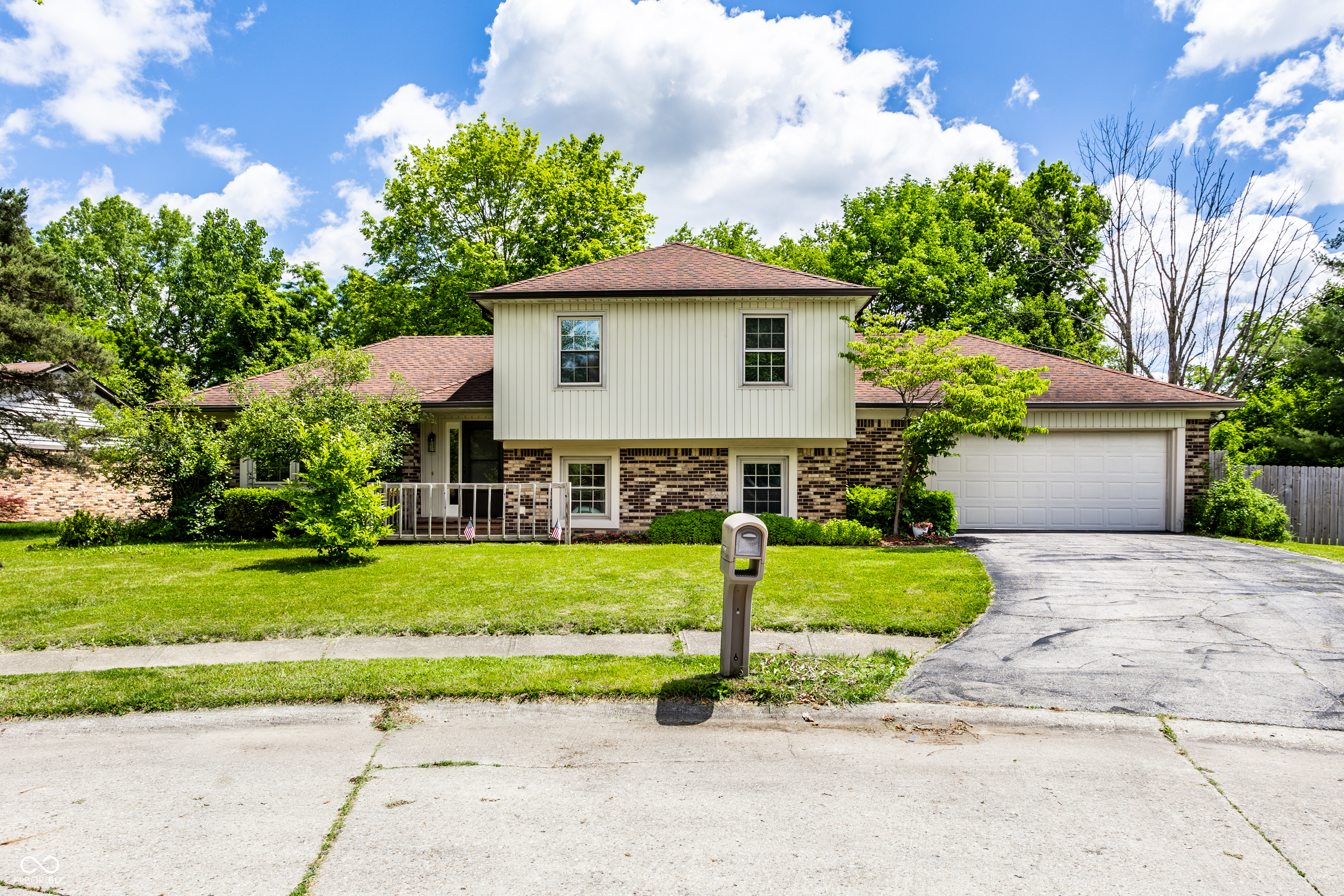 9211 Selkirk Court Indianapolis IN 46260