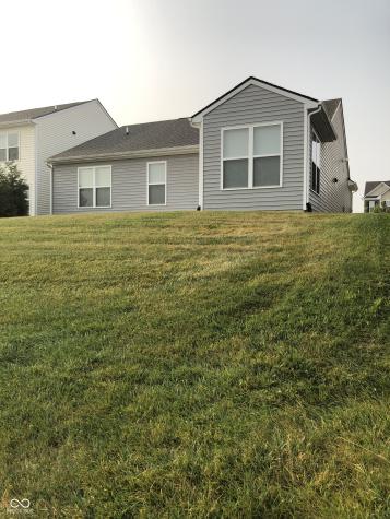 2596 Creek Bank Drive Columbus IN 47201