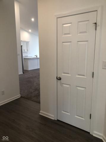 2596 Creek Bank Drive Columbus IN 47201