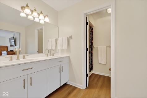 9838 Barth Drive Zionsville IN 46077