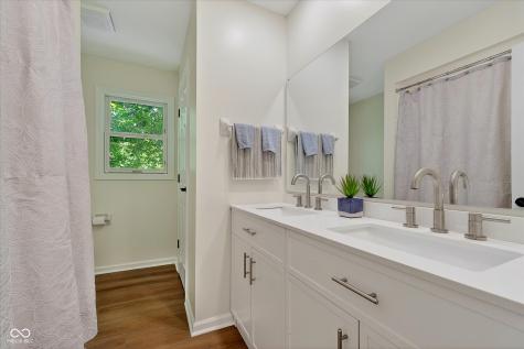 9838 Barth Drive Zionsville IN 46077