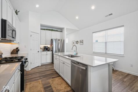 6044 Medina Spirit Drive Indianapolis IN 46237