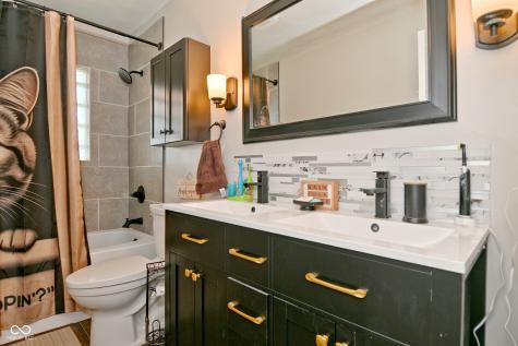 8104 E Edgewood Avenue Indianapolis IN 46239