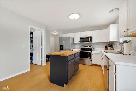 1810 Salina Drive Avon IN 46123
