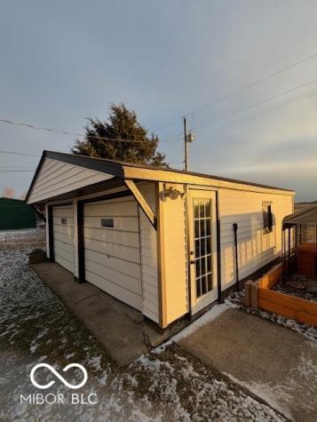 657 W Brookville Road Fountaintown IN 46130