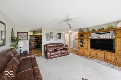 6429 Emerald Springs Drive Indianapolis IN 46221