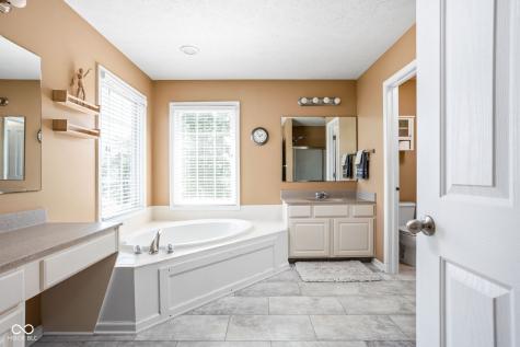 4347 Ledge Rock Court Zionsville IN 46077