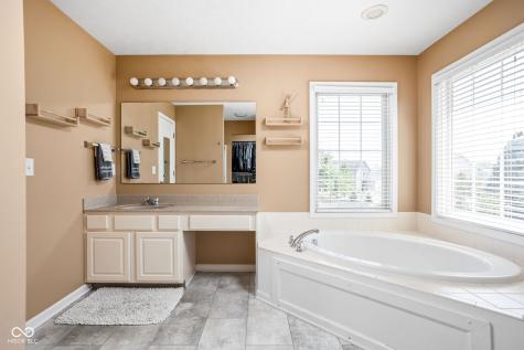4347 Ledge Rock Court Zionsville IN 46077