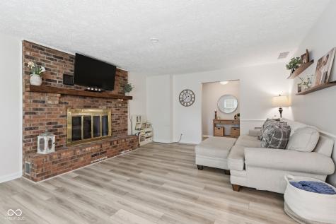 624 Colbarn Drive Fishers IN 46038