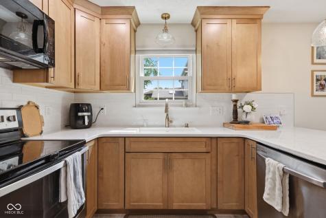 624 Colbarn Drive Fishers IN 46038