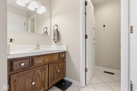 624 Colbarn Drive Fishers IN 46038