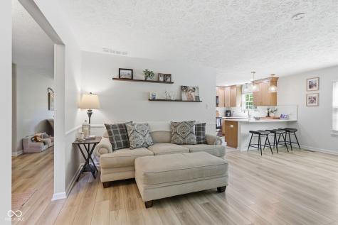 624 Colbarn Drive Fishers IN 46038