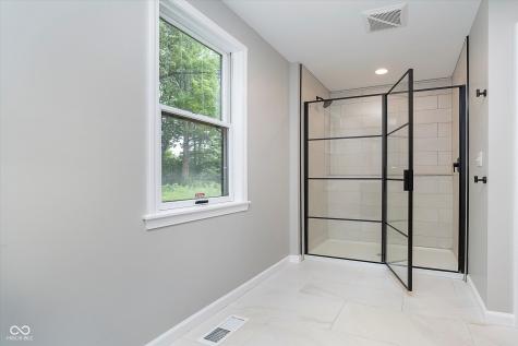 654 W 77th Street North Drive Indianapolis IN 46260