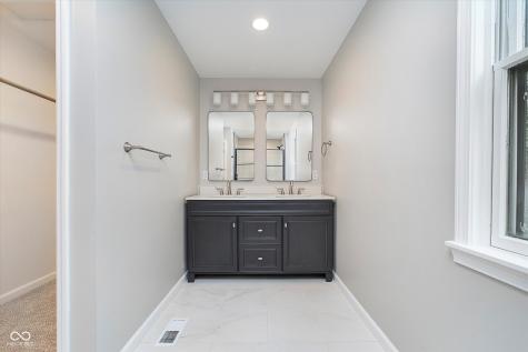 654 W 77th Street North Drive Indianapolis IN 46260