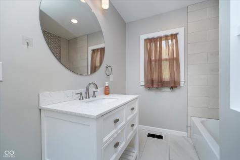 654 W 77th Street North Drive Indianapolis IN 46260