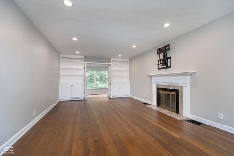654 W 77th Street North Drive Indianapolis IN 46260