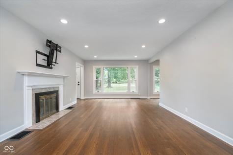 654 W 77th Street North Drive Indianapolis IN 46260