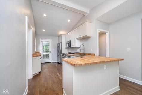 654 W 77th Street North Drive Indianapolis IN 46260