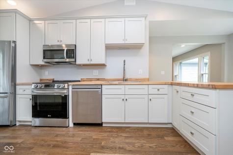 654 W 77th Street North Drive Indianapolis IN 46260