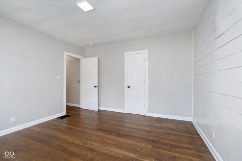 654 W 77th Street North Drive Indianapolis IN 46260