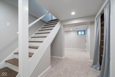 654 W 77th Street North Drive Indianapolis IN 46260
