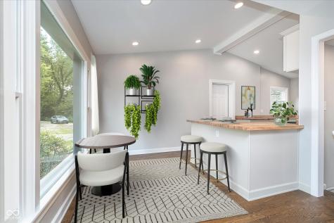 654 W 77th Street North Drive Indianapolis IN 46260
