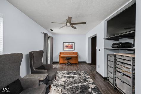 9216 Homeside Drive Indianapolis IN 46250