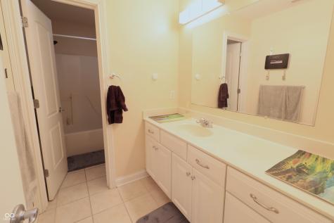 8605 Shamrock Lane Yorktown IN 47396