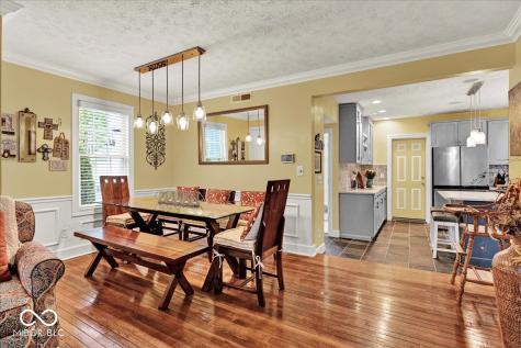 985 W Oak Street Zionsville IN 46077