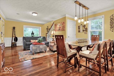 985 W Oak Street Zionsville IN 46077