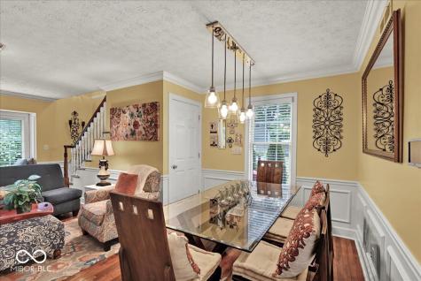 985 W Oak Street Zionsville IN 46077