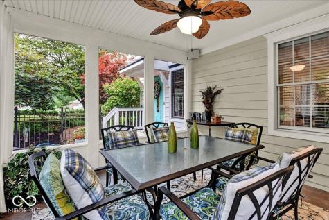 985 W Oak Street Zionsville IN 46077