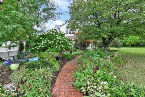 985 W Oak Street Zionsville IN 46077