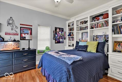 985 W Oak Street Zionsville IN 46077