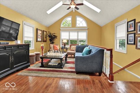 985 W Oak Street Zionsville IN 46077