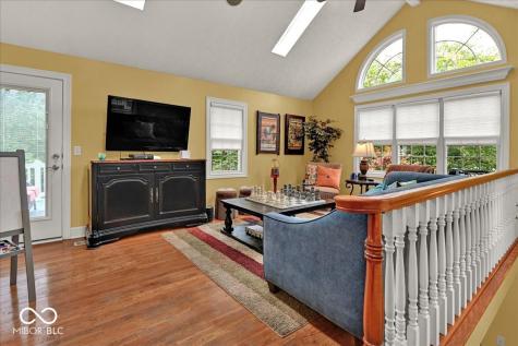 985 W Oak Street Zionsville IN 46077