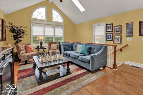 985 W Oak Street Zionsville IN 46077